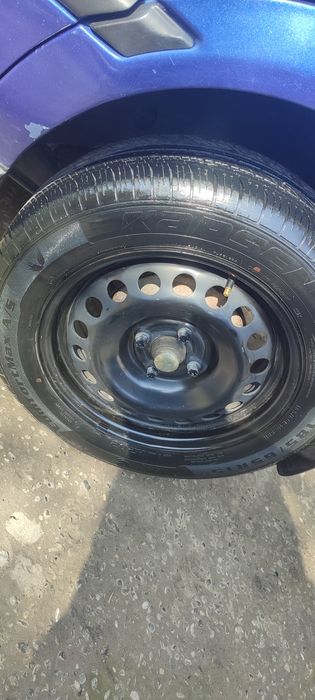 Продам  комплект балон r15