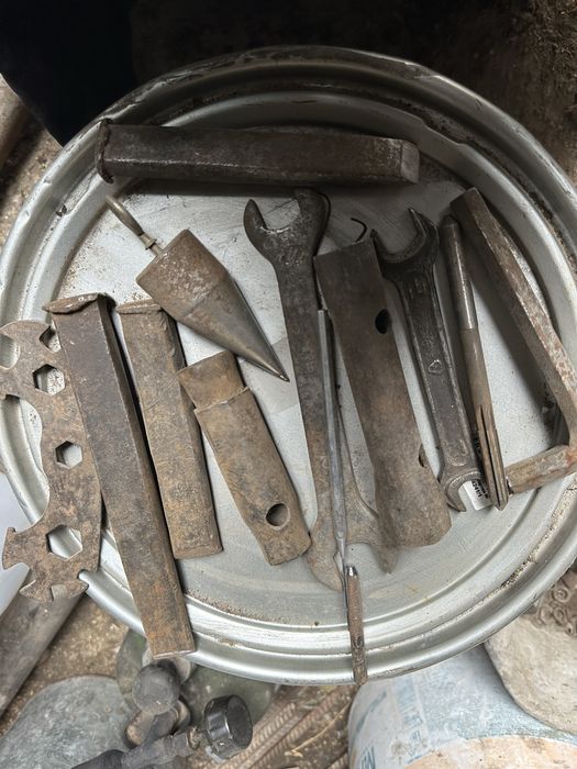 Продам ключи , отвес, зубила , напильники, гвоздодер