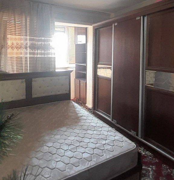 Диван ва шкаф сотилади