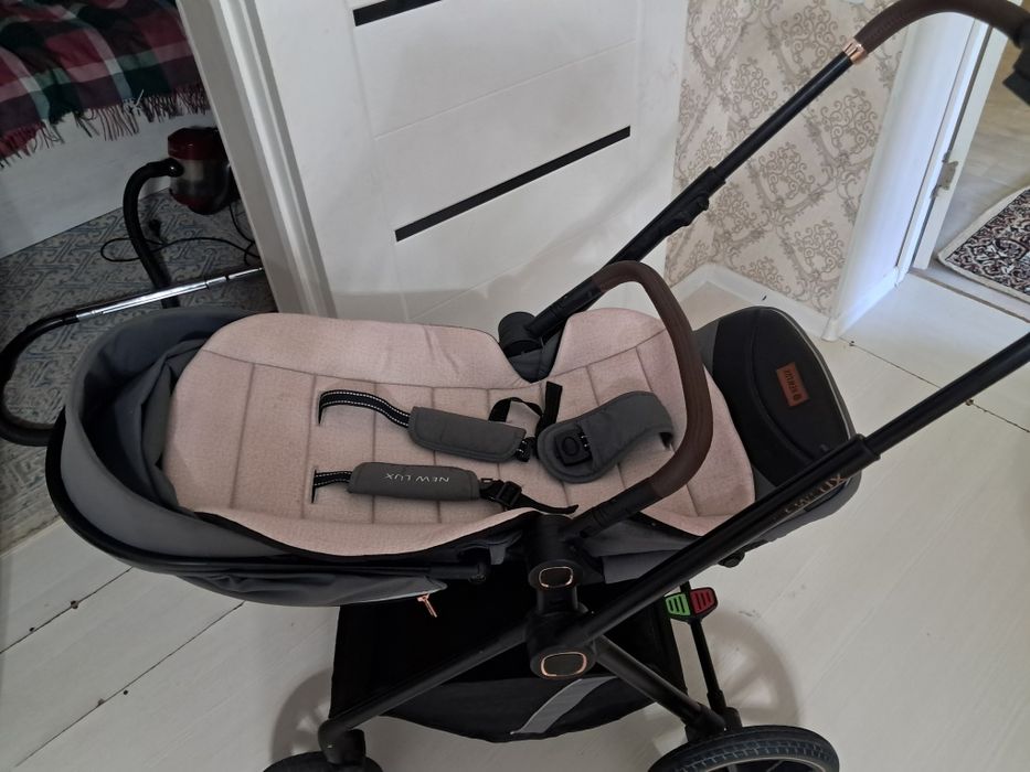 Коляска прогулочная