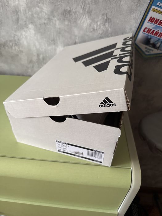 Продам новые кроссовки