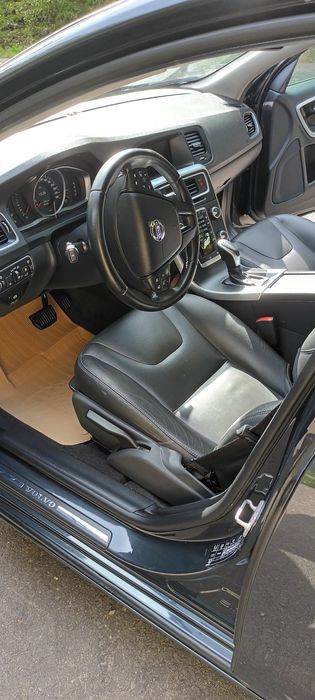 Vând Volvo V60 1,6 DIESEL110 cai automat
