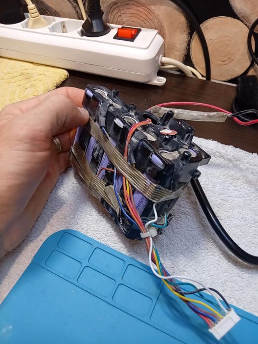 Aspiratoare verticale, inlocuire acumulatori si BMS