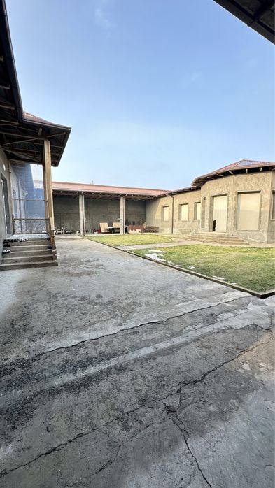 Katta xovli sotiladi