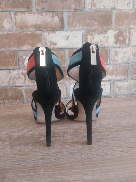 Сандали на ток 38номер