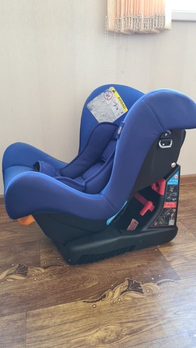 Продается автокресло chicco ( чикко)