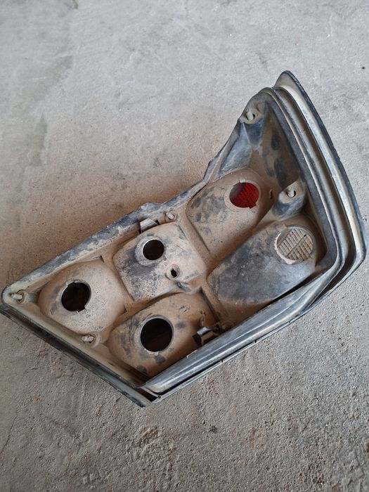 Задний фонарь на Мерс 124