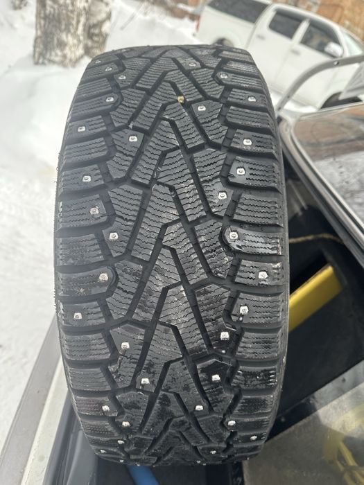 Продам зимние шипованные шины.