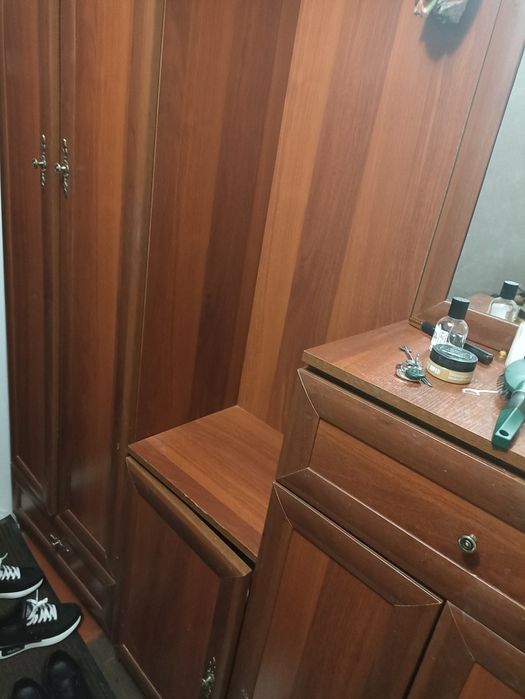 Продам прихожую б/у