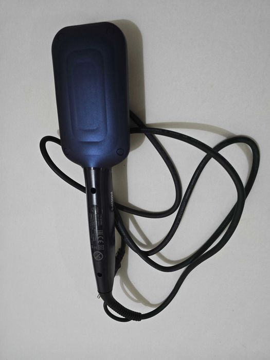 Perie Philips cu aer cald pentru indreptare