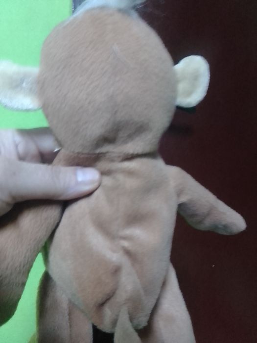 Красива плюшена маймунка