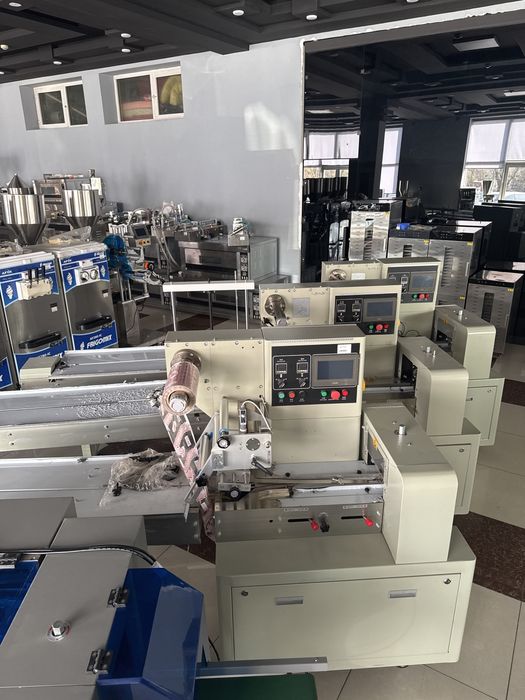 Горизонталная упаковычная машина ( кекс вафли И тд)