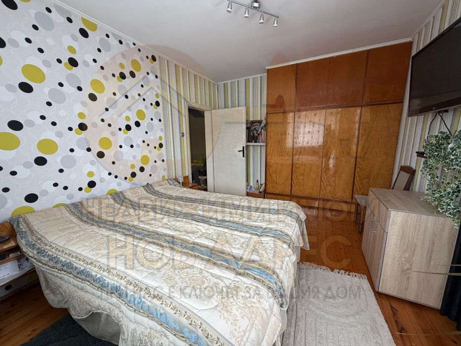 Многостаен Тухлен Апартамент с Гараж ,Газифициран и Обзаведен ,Център