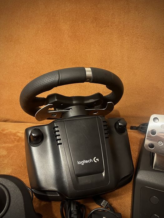 Negociabil Volan de Gaming Logitech G920 cu pedale si schimbator in stare excelenta, pret negociabil