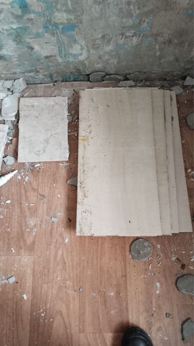 Отдам бесплатно кафель