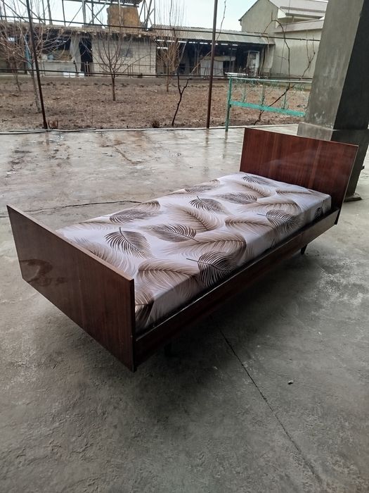 Бир кишилик диван кровать сотилади