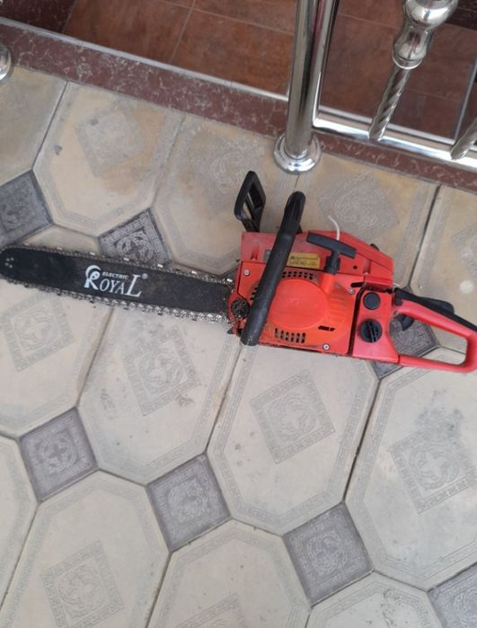 Бензопила б/у в хорошем состоянии.