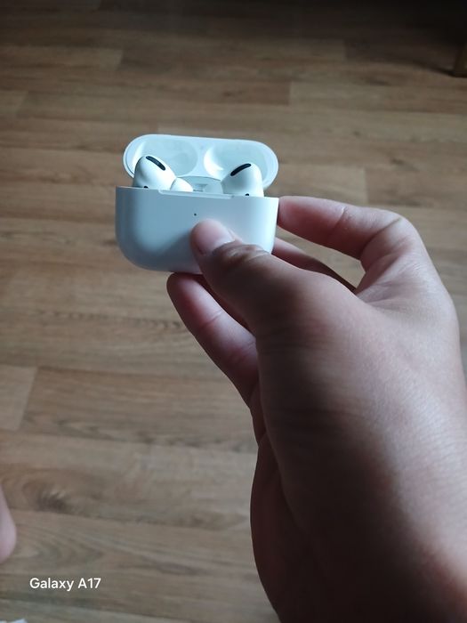 Airpods продаю срочно