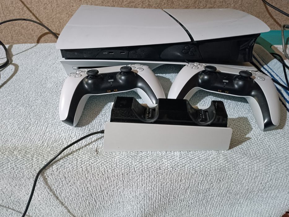 Продам ps5 с двумя