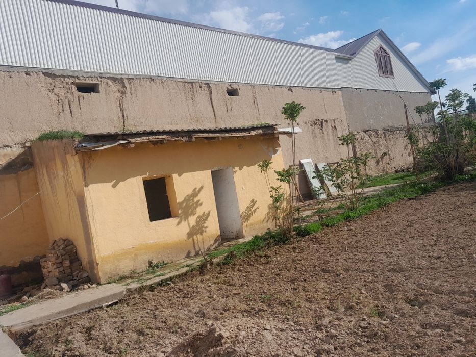 Ховли жой сотилади