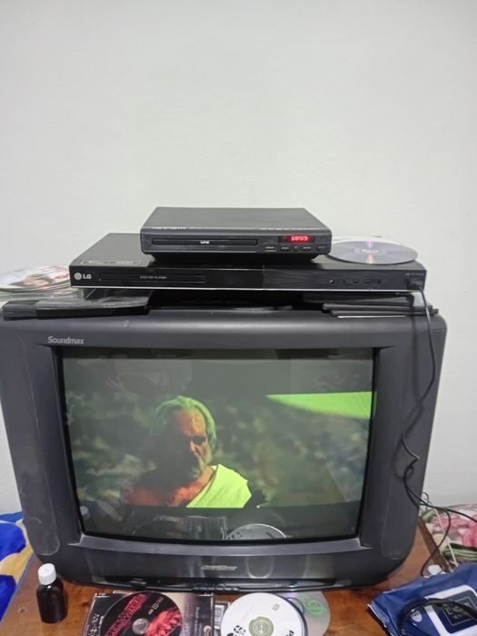 Телевизор б/у продается 250 000