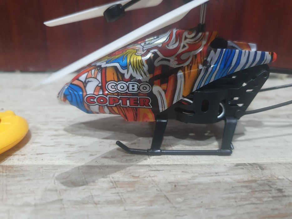 Хеликоптер с дистанционно и сензорно движение