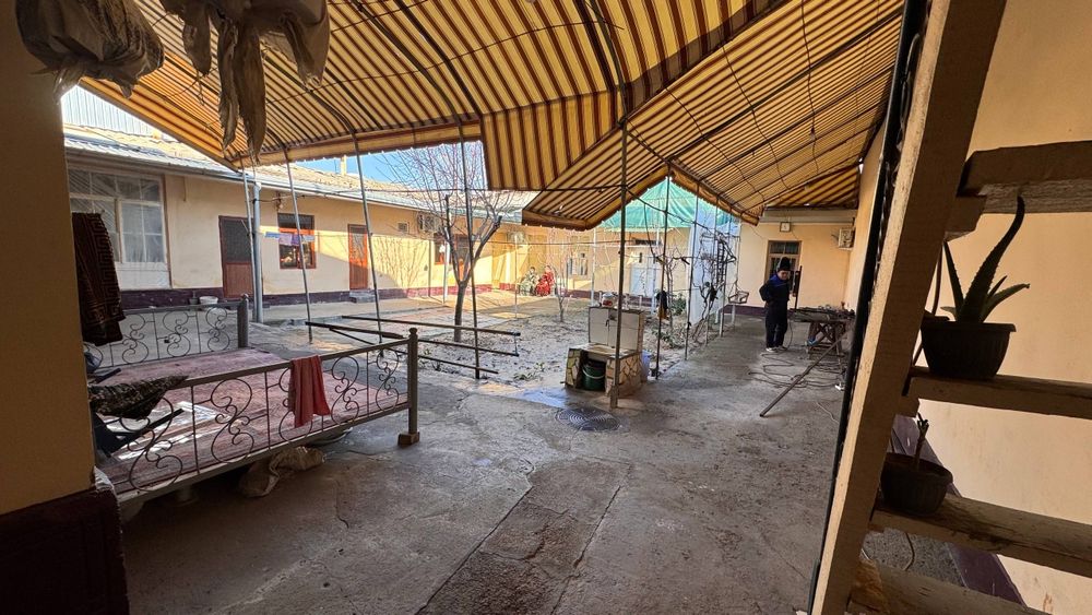 Tayor hovli sotiladi