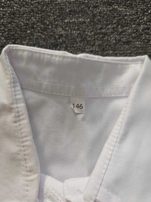 Продам белую рубашку на девочку в школу