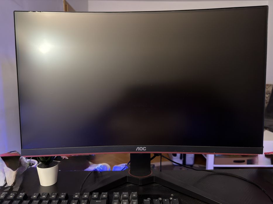 Setup Gaming PC - Monitor - Birou - Mouse - Tastatura