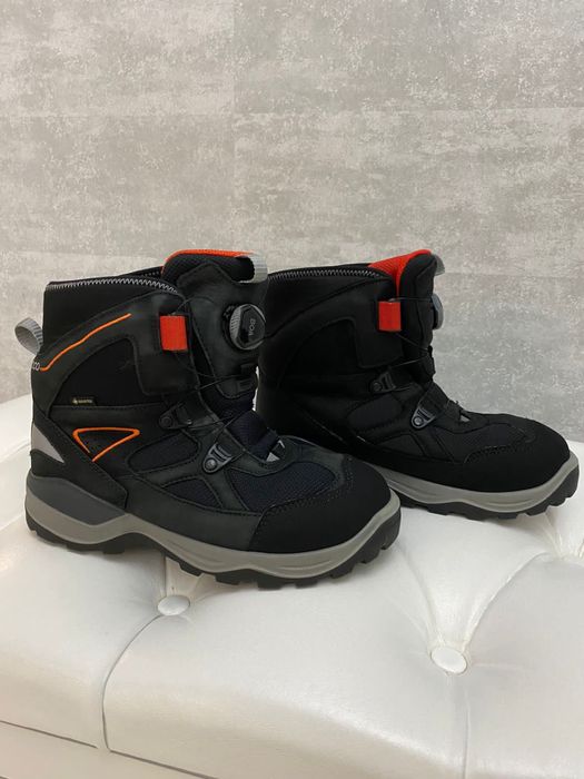 Продам зимние детские сапоги ECCO