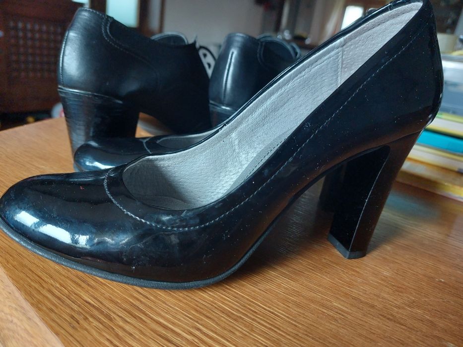 Pantofi din piele