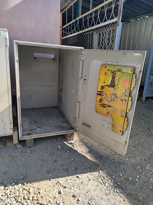 Сейф толстостенный. Торг.