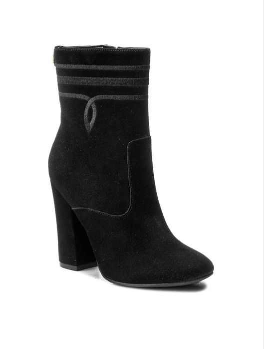 Велурени Боти GUESS