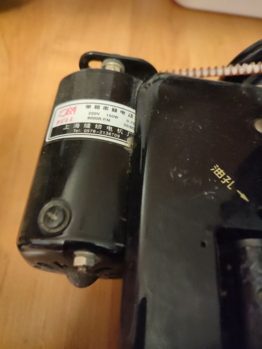 Продам оверлок 51