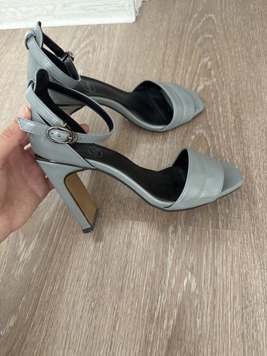 Жаздық әдемі босоножки