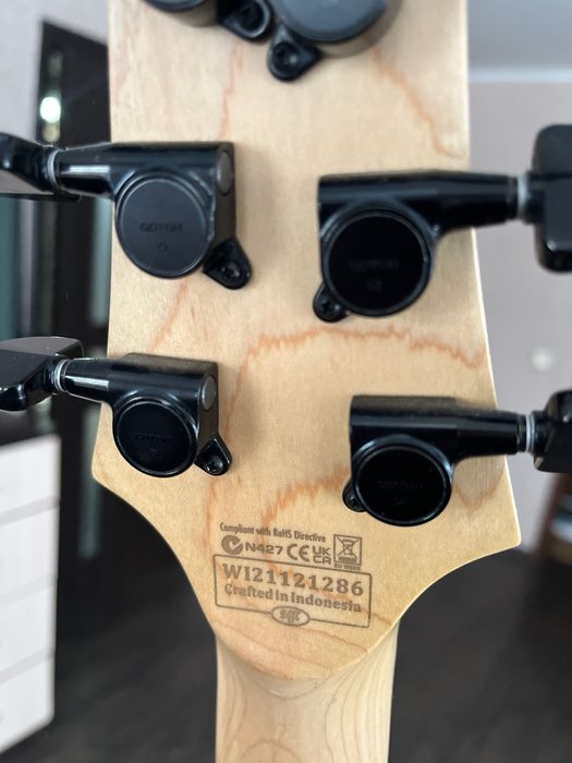 Продам электрогитару Schecter