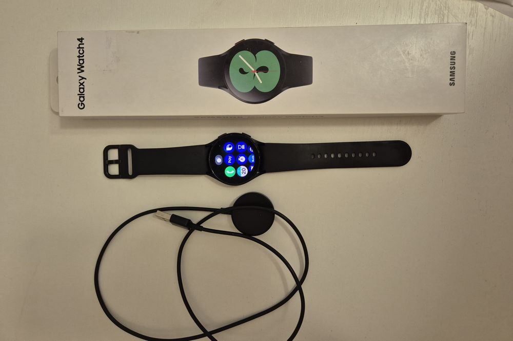 Продал смарт часы Samsung galaxy watch 4 40mm