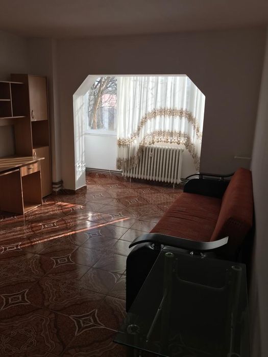 Închiriez Apartament
