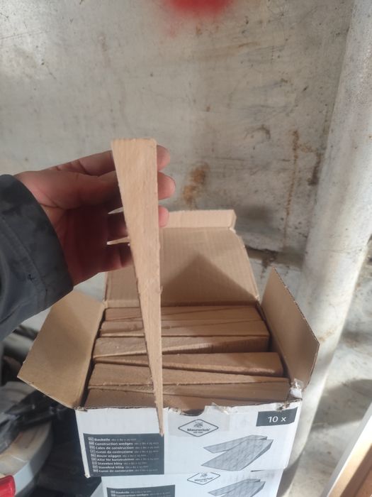 Vând pene din lemn de fac ptr montaj uși geamuri .etc