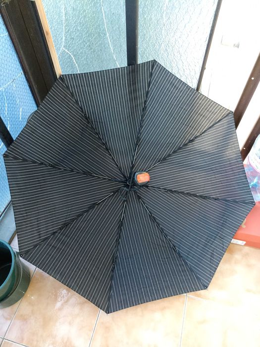 Umbrelă – folosită, în stare bună