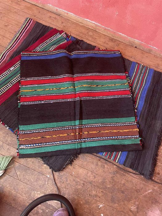 Черги ниви и едно времвщни килими