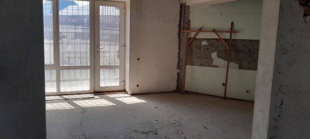 Ойбек Габус 5 комнатная 7 этаж, 220м2. Кирпич. Коробка