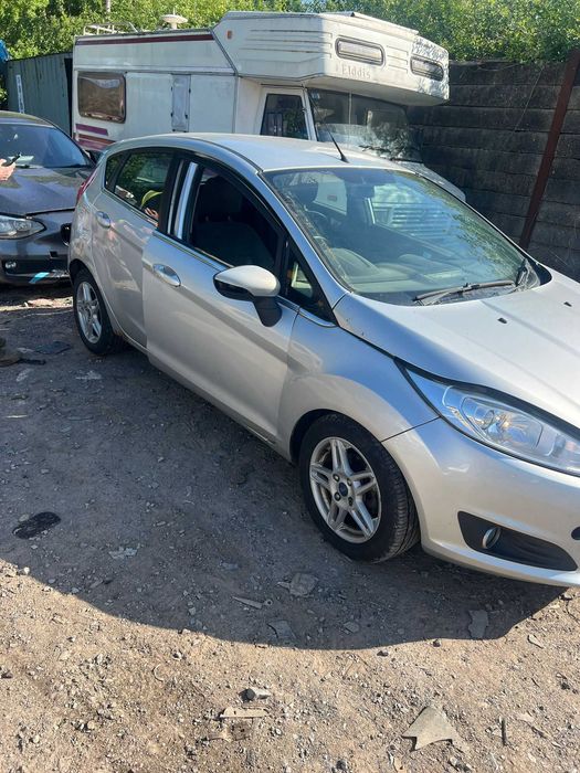 Dezmembrez Ford Fiesta 1.5tdci cod UGJC cutie 5 trepte