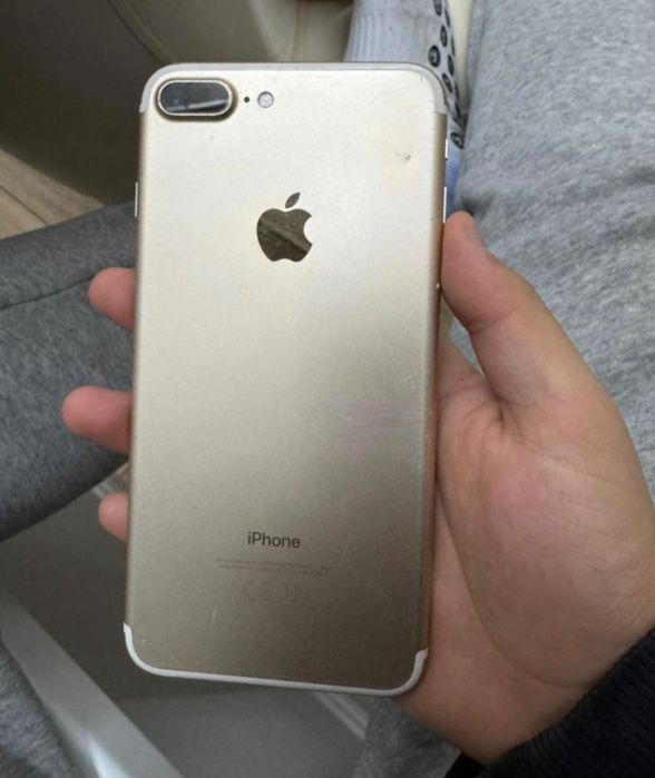 Айфон 7+ идеальное состояние
