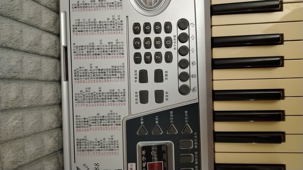 Продаётся синтезатор