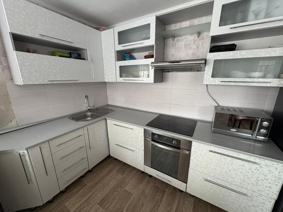 Продам угловой кухонный гарнитур