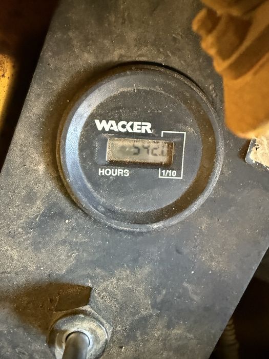 De vanzare sau da inchiriat Vibrocompactor cu picior de oaie .