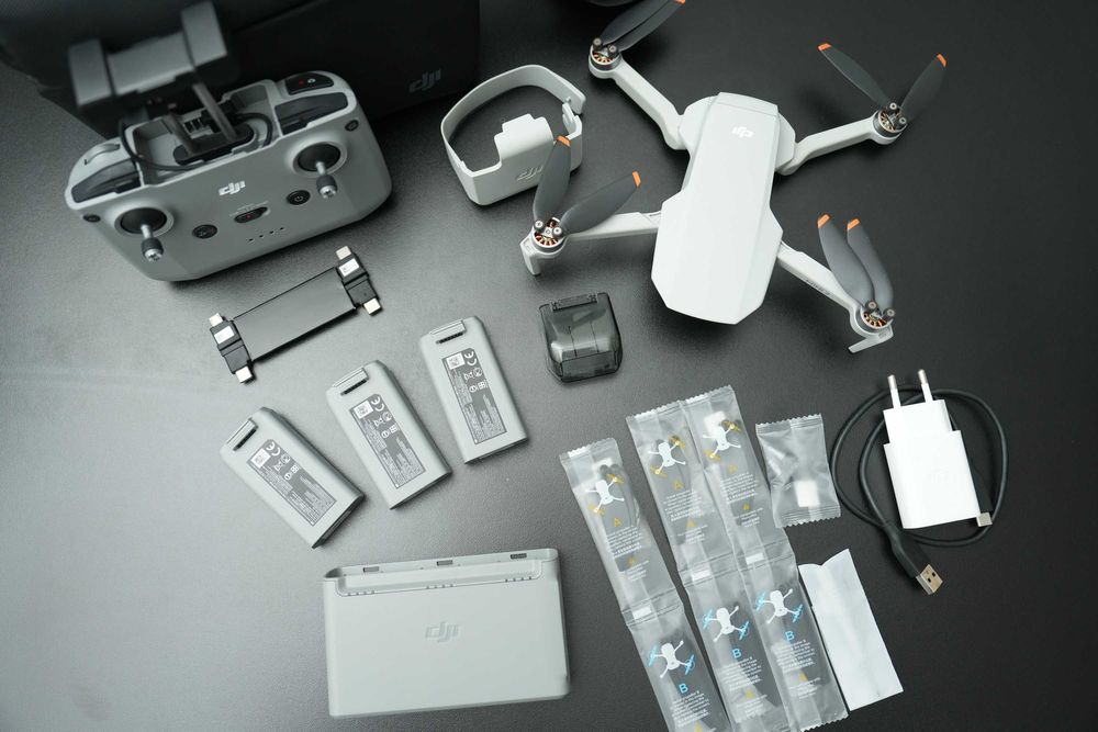 Dronă Dji Mini 2 Fly More Combo