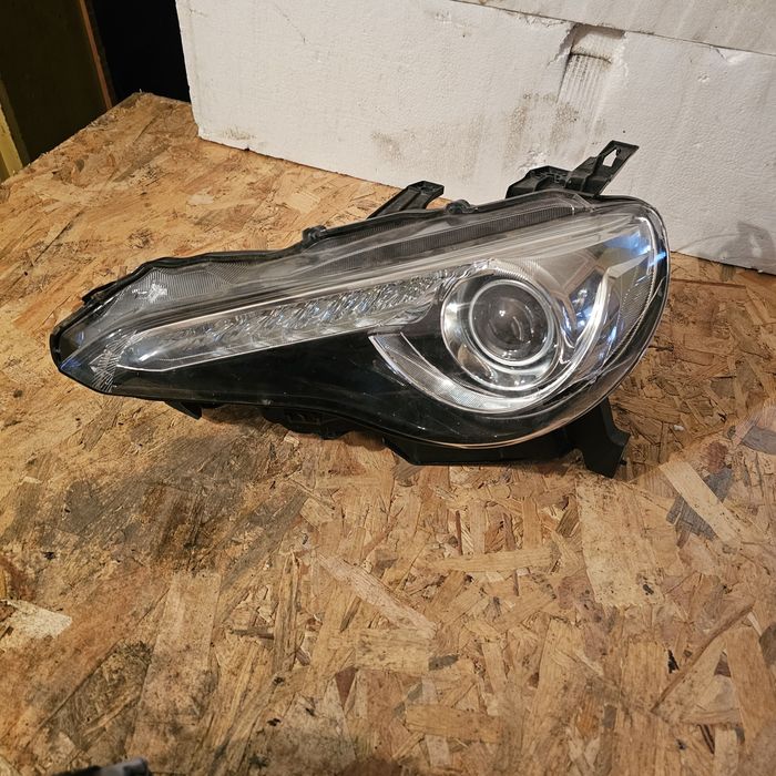 TOYOTA GT 86 Преден ляв фар