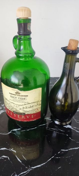бутылку продам для вина объем 2 литра